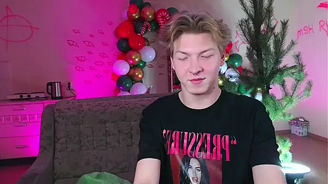 Snapshot of TheMikeSever chatting on 12-29-24, 10:03 TheMikeSever online show from 12-29-24, 10:03