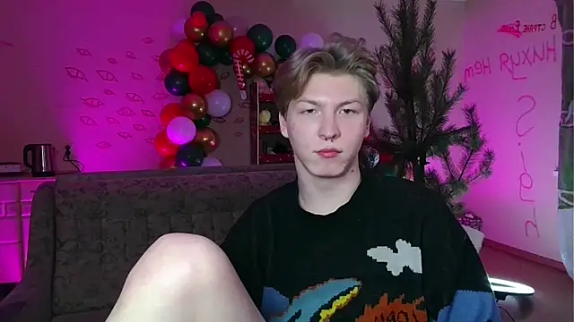 Snapshot of TheMikeSever chatting on 01-05-25, 09:03 TheMikeSever online show from 01-05-25, 09:03