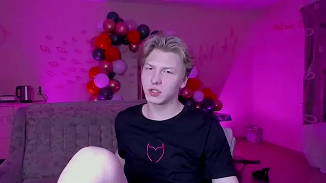 Snapshot of TheMikeSever chatting on 01-09-25, 04:49 TheMikeSever online show from 01-09-25, 04:49