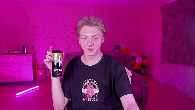 Snapshot of TheMikeSever chatting on 01-12-25, 04:40 TheMikeSever online show from 01-12-25, 04:40