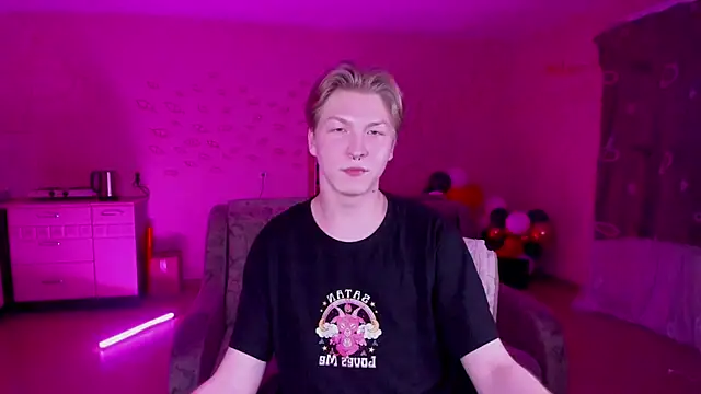 Snapshot of TheMikeSever chatting on 01-15-25, 06:40 TheMikeSever online show from 01-15-25, 06:40