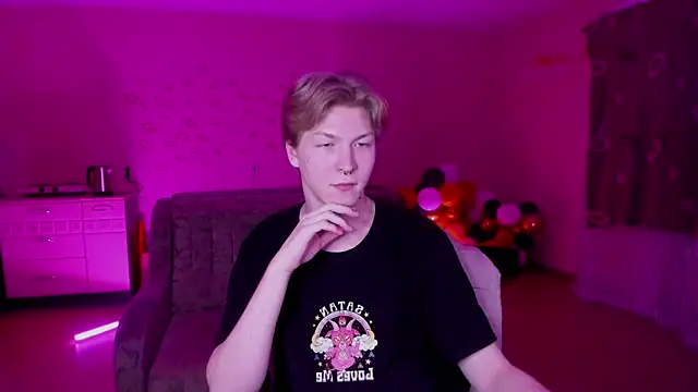 Snapshot of TheMikeSever chatting on 01-20-25, 09:01 TheMikeSever online show from 01-20-25, 09:01