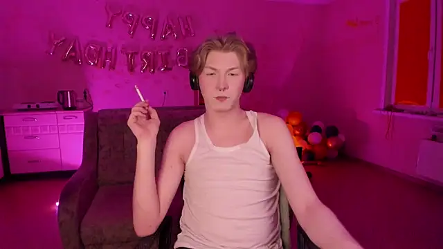 Snapshot of TheMikeSever chatting on 02-18-25, 04:59 TheMikeSever online show from 02-18-25, 04:59