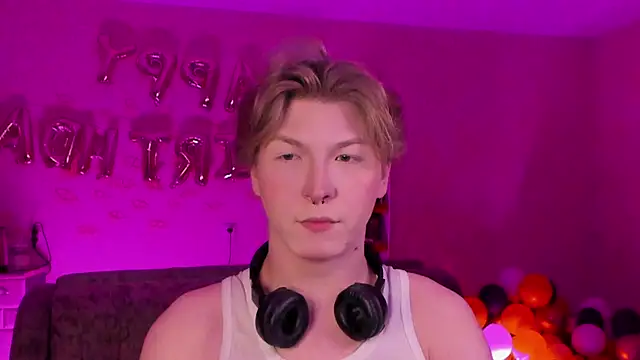 Snapshot of TheMikeSever chatting on 02-19-25, 04:55 TheMikeSever online show from 02-19-25, 04:55