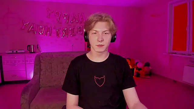 Snapshot of TheMikeSever chatting on 03-15-25, 07:48 TheMikeSever online show from 03-15-25, 07:48