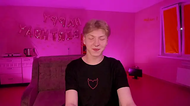 Snapshot of TheMikeSever chatting on 03-18-25, 02:26 TheMikeSever online show from 03-18-25, 02:26