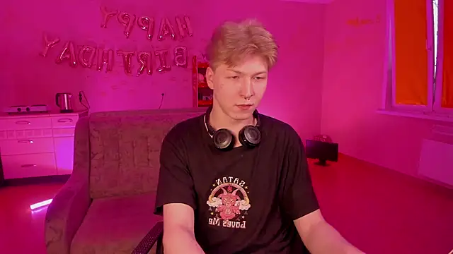 Snapshot of TheMikeSever chatting on 03-21-25, 11:33 TheMikeSever online show from 03-21-25, 11:33