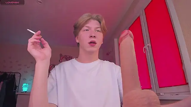 Snapshot of TheMikeSever chatting on 10-05-25, 07:07 TheMikeSever online show from 10-05-25, 07:07