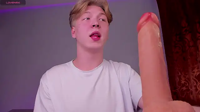 Snapshot of TheMikeSever chatting on 10-25-25, 12:45 TheMikeSever online show from 10-25-25, 12:45