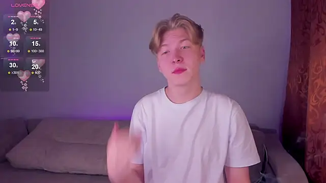 Snapshot of TheMikeSever chatting on 10-29-25, 03:42 TheMikeSever online show from 10-29-25, 03:42