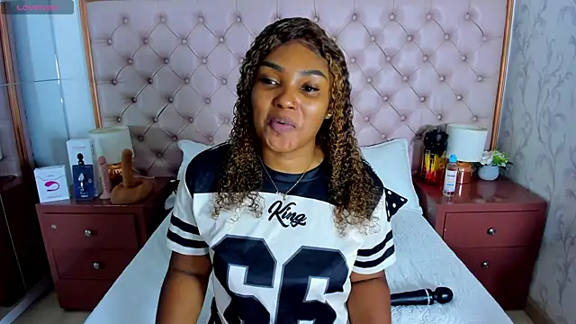 Isla Scott online show from 03-21-25, 11:22