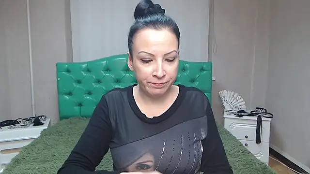 Snapshot of ElizabethSho chatting on 12-07-24, 09:11 ElizabethSho online show from 12-07-24, 09:11