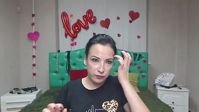 Snapshot of ElizabethSho chatting on 09-09-25, 05:12 ElizabethSho online show from 09-09-25, 05:12