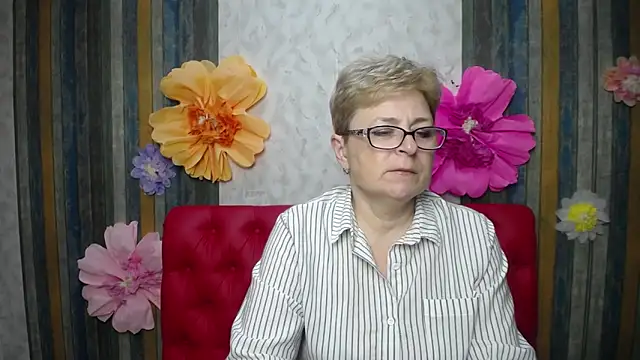 Snapshot of EmiliaGree chatting on 05-06-26, 05:07 EmiliaGree online show from 05-06-26, 05:07