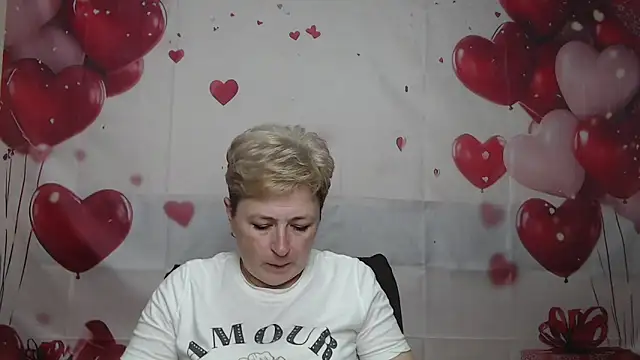 Snapshot of EmiliaGree chatting on 05-16-26, 05:12 EmiliaGree online show from 05-16-26, 05:12