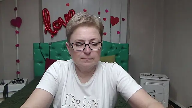 Snapshot of EmiliaGree chatting on 05-22-26, 05:07 EmiliaGree online show from 05-22-26, 05:07