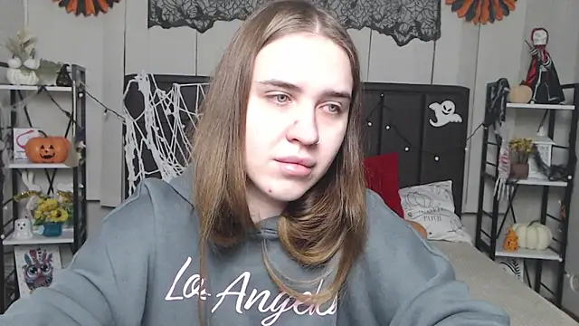 LauraHlot online show from 11-15-25, 07:10