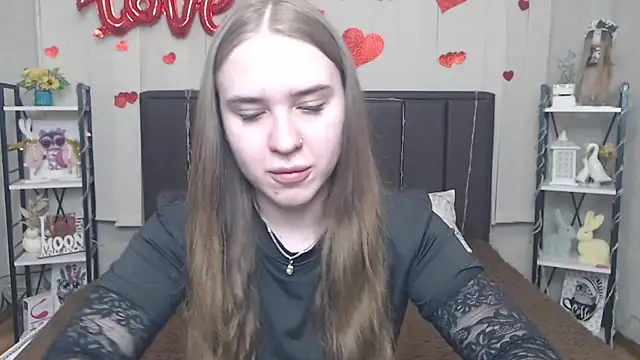 LauraHlot online show from 05-16-26, 05:34