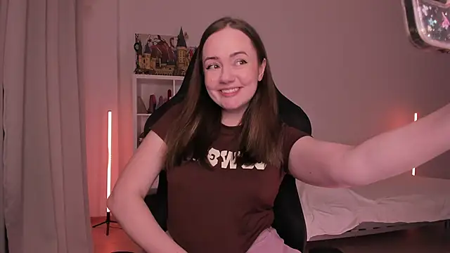 Snapshot of WalkingGirl chatting on 02-07-25, 06:56 WalkingGirl online show from 02-07-25, 06:56