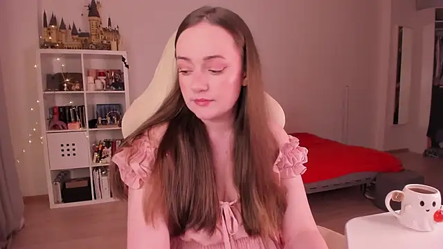 Snapshot of WalkingGirl chatting on 09-30-25, 05:18 WalkingGirl online show from 09-30-25, 05:18