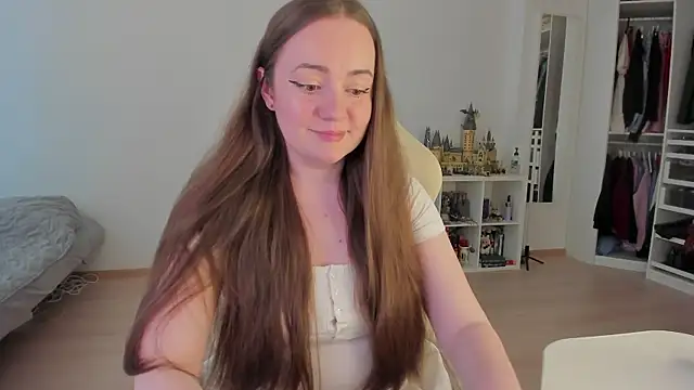 Snapshot of WalkingGirl chatting on 06-22-26, 12:57 WalkingGirl online show from 06-22-26, 12:57