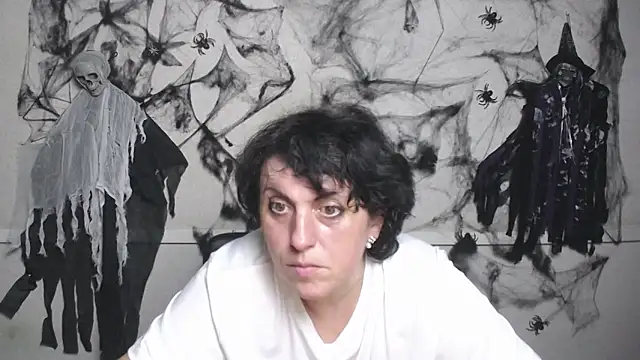 LuciaMii online show from 11-13-25, 06:07