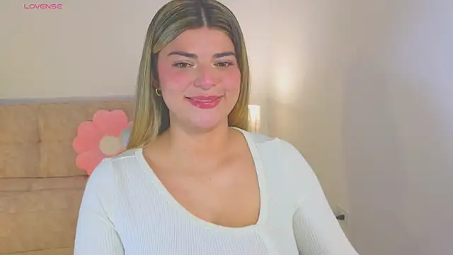 Snapshot of Thamy_stark chatting on 07-15-26, 02:11 Thamy stark online show from 07-15-26, 02:11