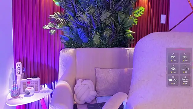 Snapshot of foxxxmegan chatting on 11-14-25, 04:06 foxxxmegan online show from 11-14-25, 04:06