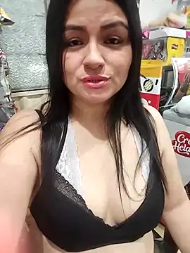 Snapshot of Linda_Lars chatting on 12-17-24, 04:23 Linda Lars online show from 12-17-24, 04:23