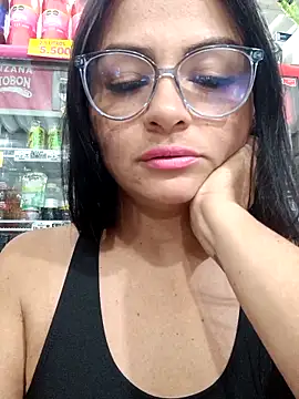 Snapshot of Linda_Lars chatting on 10-19-25, 03:51 Linda Lars online show from 10-19-25, 03:51