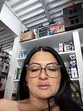 Snapshot of Linda_Lars chatting on 10-29-25, 02:25 Linda Lars online show from 10-29-25, 02:25