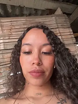 MarieLeon online show from 12-18-25, 09:32