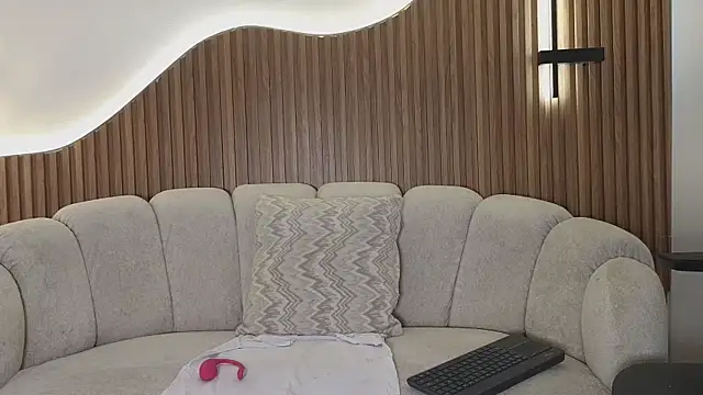 anellejones online show from 07-01-26, 07:24
