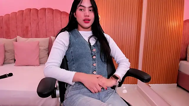 Snapshot of ariel_jonees chatting on 12-16-24, 05:00 ariel jonees online show from 12-16-24, 05:00