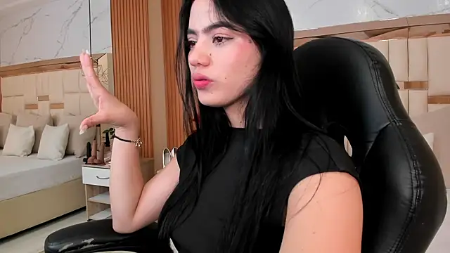 Snapshot of ariel_jonees chatting on 10-02-25, 10:17 ariel jonees online show from 10-02-25, 10:17