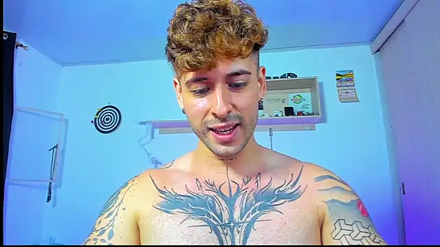 Snapshot of Ares_blue chatting on 05-15-26, 02:24 Ares blue online show from 05-15-26, 02:24