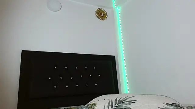 Snapshot of Adele_Rush chatting on 02-24-25, 03:55 Adele Rush online show from 02-24-25, 03:55