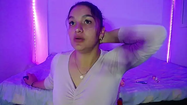 Snapshot of Laurenkenner_ chatting on 03-20-25, 03:14 Laurenkenner online show from 03-20-25, 03:14