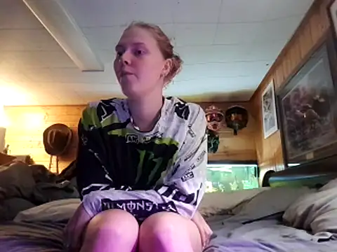 Snapshot of Ryan_and_Aurora chatting on 05-14-26, 01:29 Ryan and Aurora online show from 05-14-26, 01:29