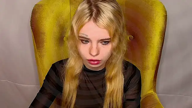 MisssLola online show from 10-26-25, 02:01