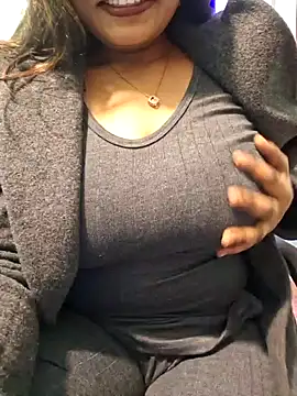 Snapshot of N-Natasha chatting on 12-31-24, 05:18 N-Natasha online show from 12-31-24, 05:18