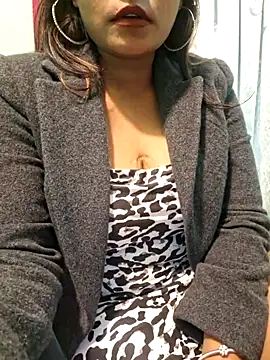 Snapshot of N-Natasha chatting on 01-12-25, 05:01 N-Natasha online show from 01-12-25, 05:01