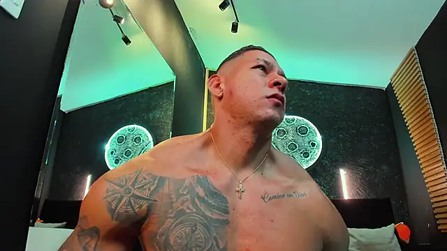 Snapshot of MassimoWalton2 chatting on 01-11-25, 02:30 MassimoWalton2 online show from 01-11-25, 02:30