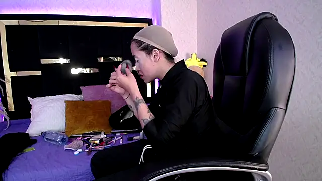 Bunny O online show from 11-11-25, 09:15