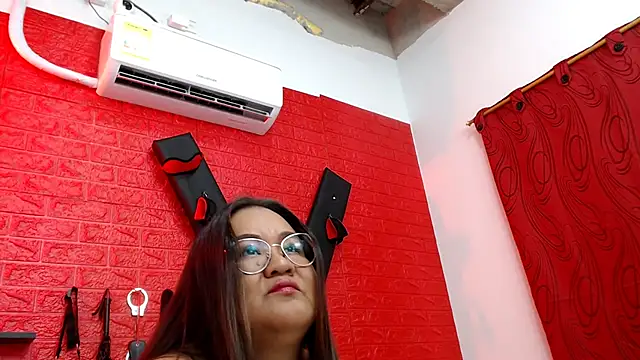 Snapshot of evaleribigtits18 chatting on 02-03-25, 02:47 evaleribigtits18 online show from 02-03-25, 02:47