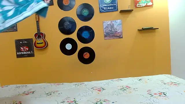 Snapshot of evaleribigtits18 chatting on 09-19-25, 02:07 evaleribigtits18 online show from 09-19-25, 02:07