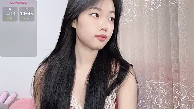 Snapshot of Lvy--v chatting on 05-22-26, 10:04 Lvy--v online show from 05-22-26, 10:04