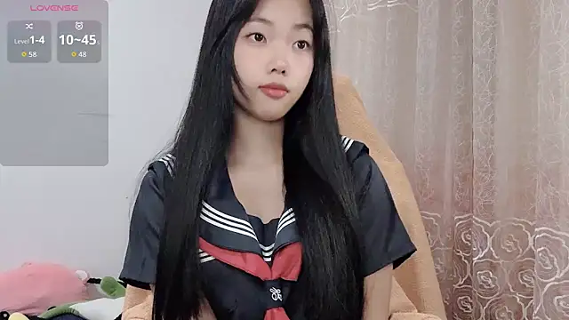 Snapshot of Lvy--v chatting on 05-29-26, 10:19 Lvy--v online show from 05-29-26, 10:19