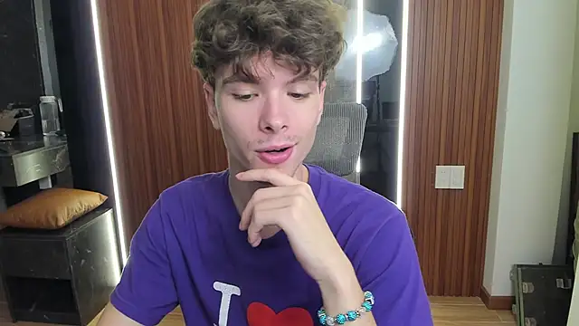 Snapshot of calvin_love_you chatting on 04-24-26, 05:15 calvin love you online show from 04-24-26, 05:15