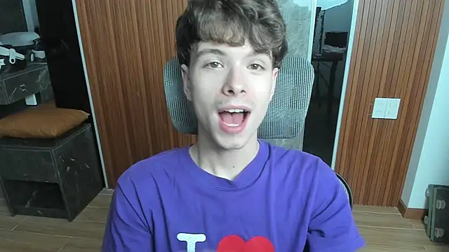 Snapshot of calvin_love_you chatting on 05-08-26, 05:07 calvin love you online show from 05-08-26, 05:07